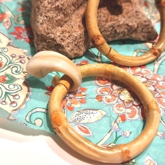 New ANTHRO Rattan circle hoop marble resin drop earrings - Picture 4 of 8